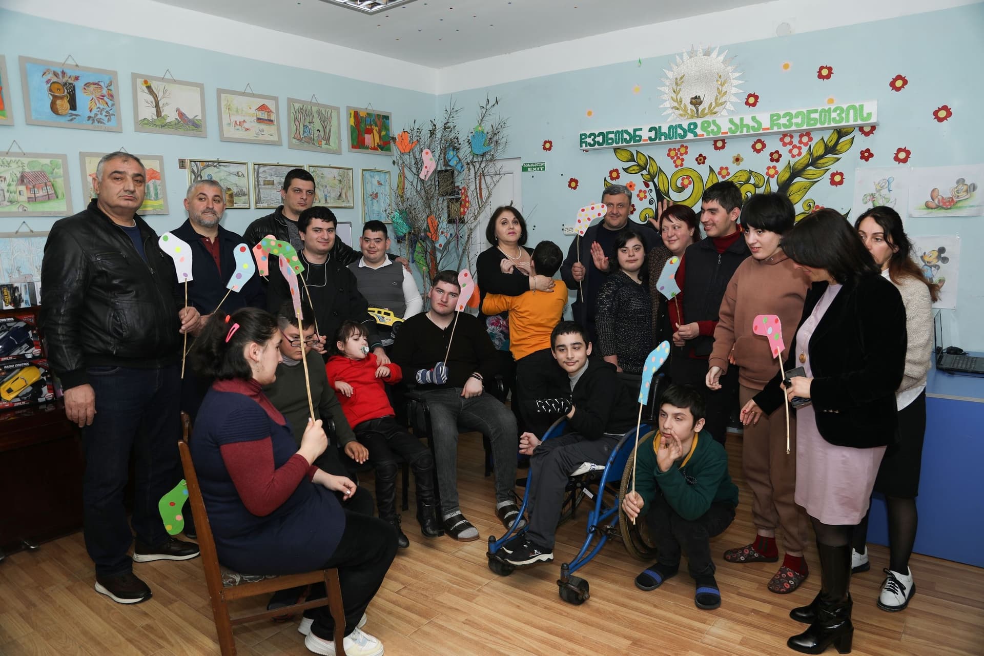 Frontnews image description