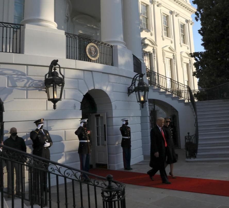 დონალდ ტრამპი თეთრ სახლს გამოემშვიდობა და ვაშინგტონი დატოვა