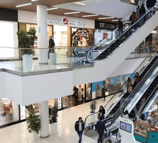 თბილისსა და რეგიონებში არასასურსათო მაღაზიებმა და სავაჭრო ცენტრებმა მუშაობა განაახლეს