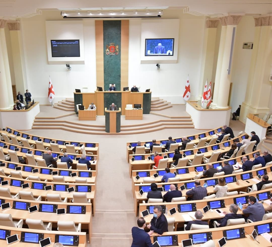 პარლამენტი ნარკოტიკული ნივთიერებების ოდენობის ცვლილებებთან დაკავშირებული კანონპროექტის განხილვას იწყებს