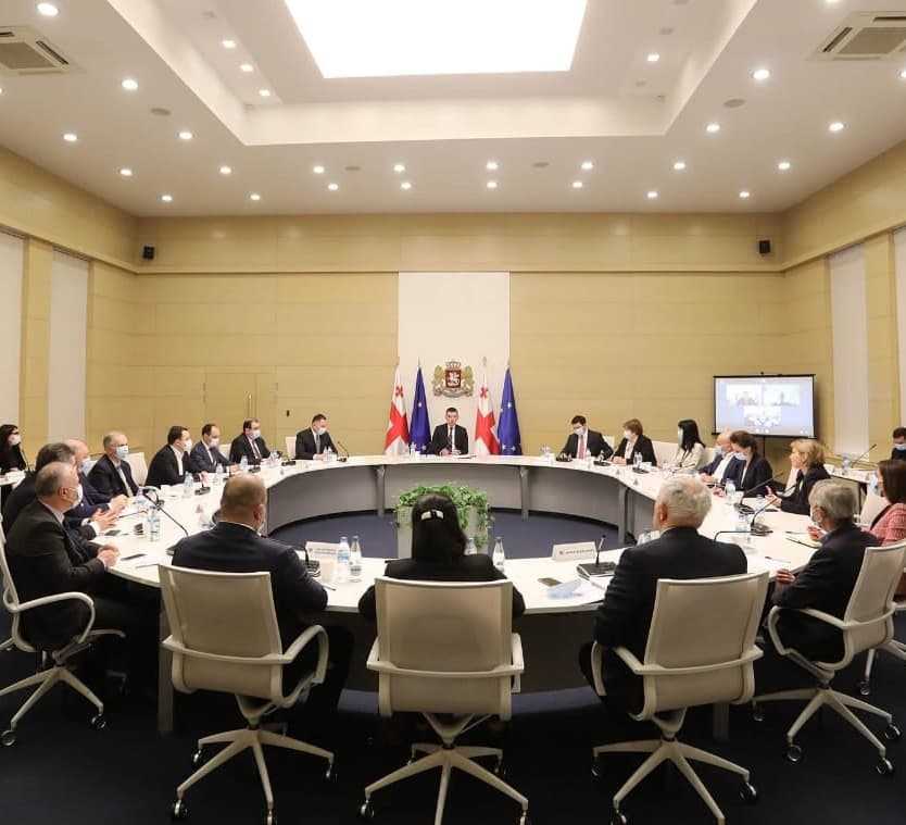 “მოვუწოდებთ საქართველოს მთავრობას, მოხსნას კომენდანტის საათი და შეწყვიტოს არაკონსტიტუციური ღონისძიებების გამოყენება”