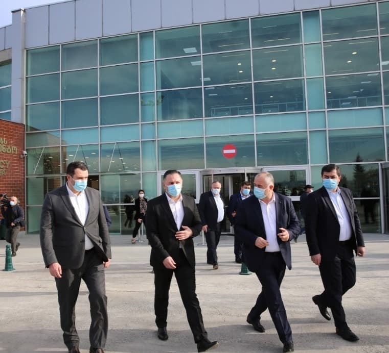 შს მინისტრმა მომსახურების სააგენტოს რუსთავის ცენტრალური დეპარტამენტის განახლებული შენობა დაათვალიერა