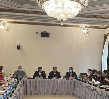 საარჩევნო რეფორმასთან დაკავშირებით პარლამენტში სამუშაო ჯგუფის შეხვედრა იმართება