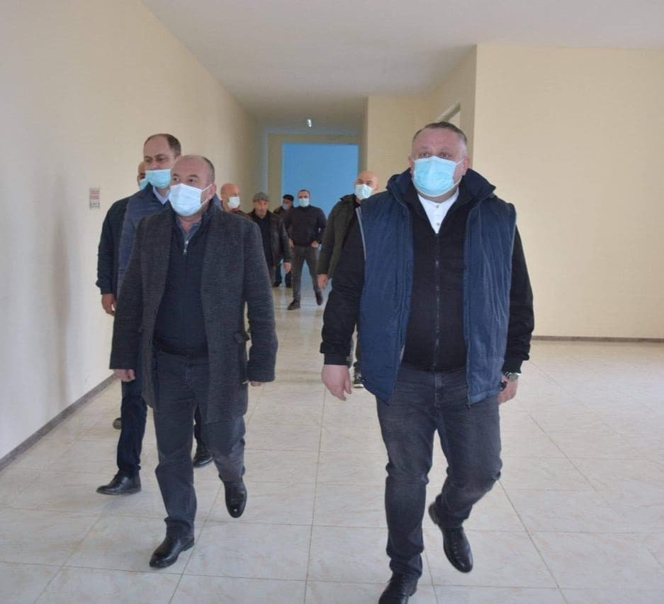 ჭიათურის მერი სკოლების დასრულებულ სარემონტო სამუშაოებს გაეცნო