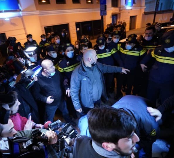 Frontnews image description