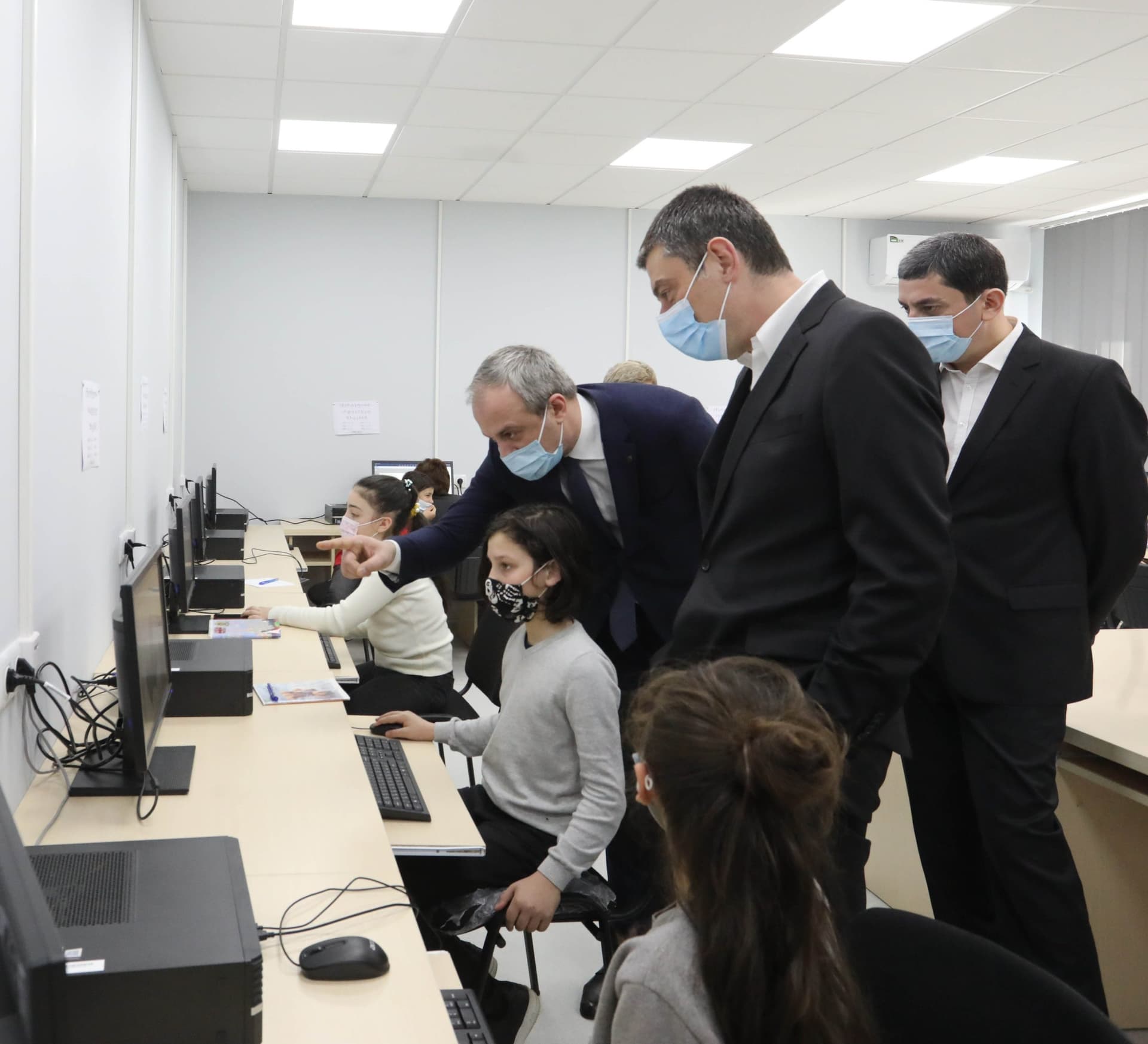 Frontnews image description