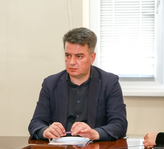 Frontnews image description