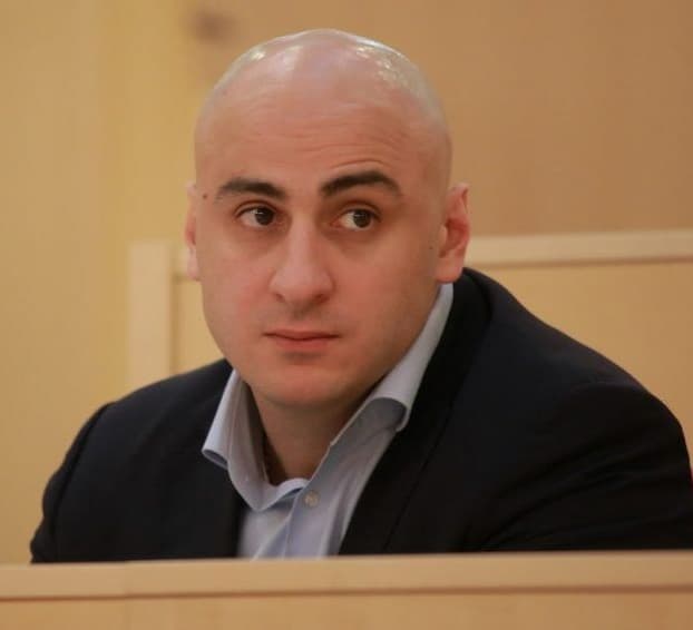 ნიკა მელიას სადეპუტატო იმუნიტეტის შეჩერების საკითხს პარლამენტში დღეს უყრიან კენჭს