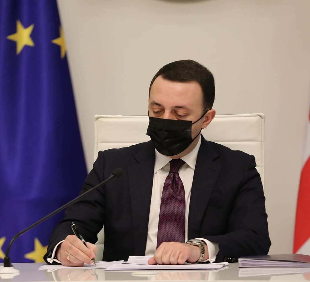 “ვგმობ ყოველგვარ ძალადობას ნებისმიერი მოქალაქის, მით უფრო, მედიის წარმომადგენლების მიმართ, მადლობას ვუხდი შსს-ს თავდამსხმელების ოპერატიულად დაკავებისთვის”