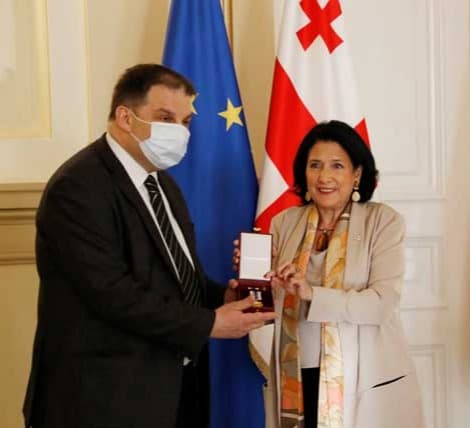 Frontnews image description