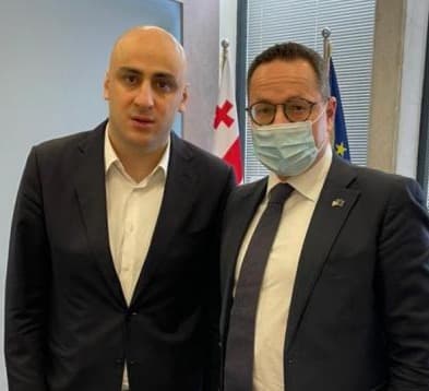 Frontnews image description