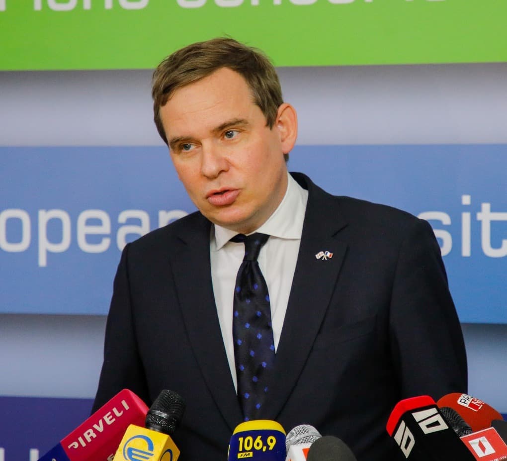 “იმედი მაქვს, ადამიანები, რომლებსაც ქვეყნისთვის სიკეთე უნდათ, გამოსავალს გამოძებნიან და შეათანხმებენ პოზიციებს”