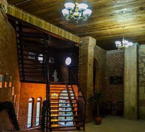 “გუბერნატორების სახლი”, 1869 წელს აშენებული უნიკალური შენობა, სადაც ახლა “ღონე ქვეყნისა” ფუნქციონირებს