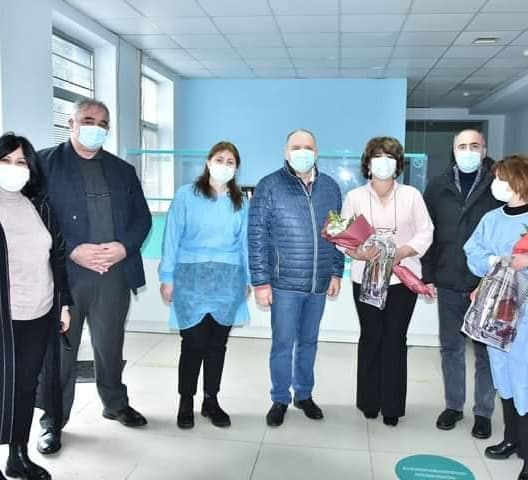 წყალტუბოს რაიონული საავადმყოფოს კოვიდ-ცენტრის მედ-პერსონალს ქალთა საერთაშორისო დღე მიულოცეს