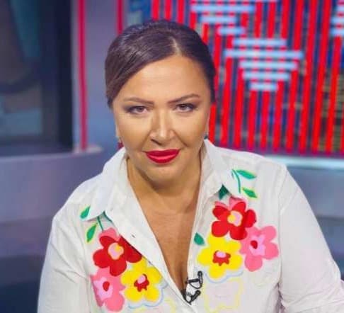 “ანუ ტელევიზიაში აპირებთ შემოჭრას? აბა გაბედეთ! მრავლისმნახველი ვარ და ასეთი  ამბების ფინალიც ვიცი”