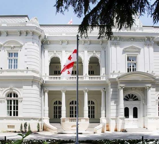 ორბელიანების სასახლეში სალომე ზურაბიშვილისა და კრისტიან დანიელსონის შეხვედრა მიმდინარეობს