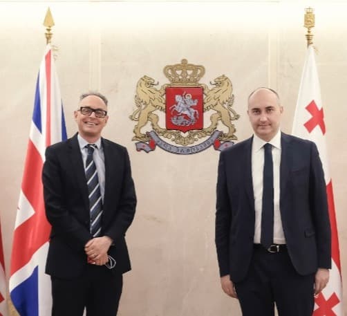 თავდაცვის მინისტრი ბრიტანეთის ელჩს შეხვდა