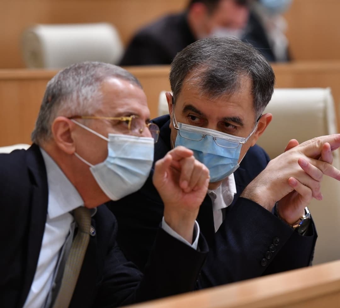 “მადლობა გვითხრას ოპოზიციამ, რომ მანდატები არ შევუწყვიტეთ”