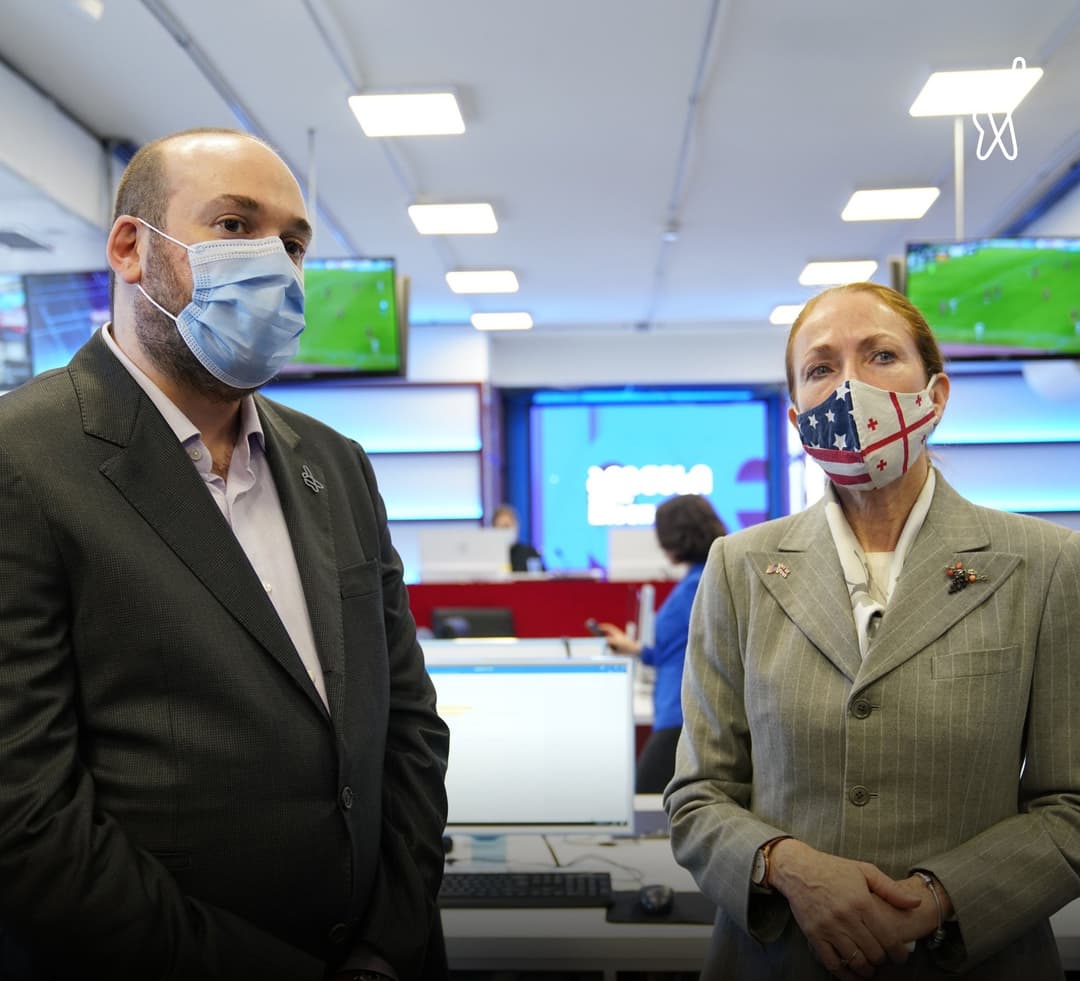 “თავდასხმები ჟურნალისტზე ნებისმიერ დროს სრულიად დაუშვებელია და ძალიან სამწუხაროა, როცა ვხედავთ, რომ ეს ხდება საქართველოში”