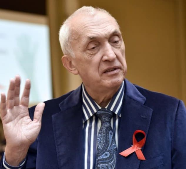 “უკვე ძალიან სერიოზულად გაფრთხილებთ, იყავით ფხიზლად! ეს ტელევიზია და მათ პატრონები ძალიან საშიშნი გახდნენ”