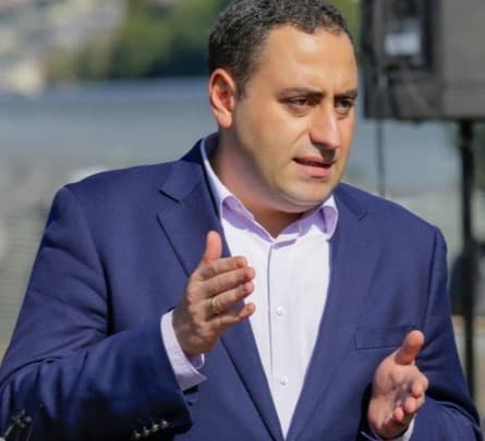 “ჩემი ამომრჩევლის დამოკიდებულებას ვიკვლევ აბსოლუტურად ყველა პოლიტიკოსთან მიმართებაში”