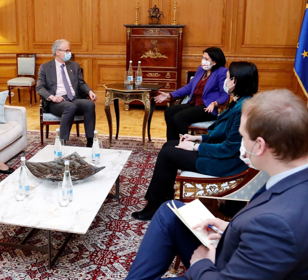 Frontnews image description