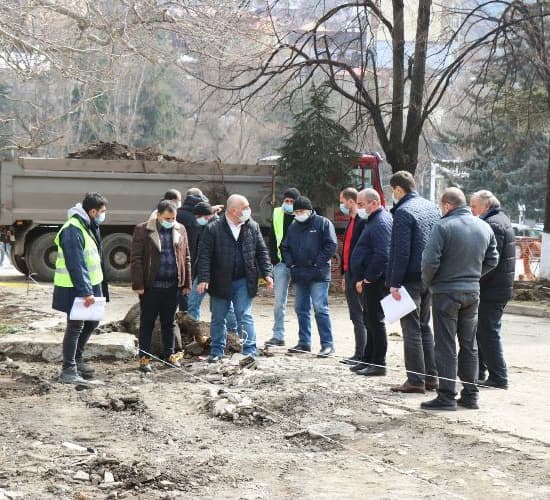 ბორჯომში, წმ. ნინოს ქუჩის N2-ში სკვერის მოწყობის სამუშაოები დაიწყო