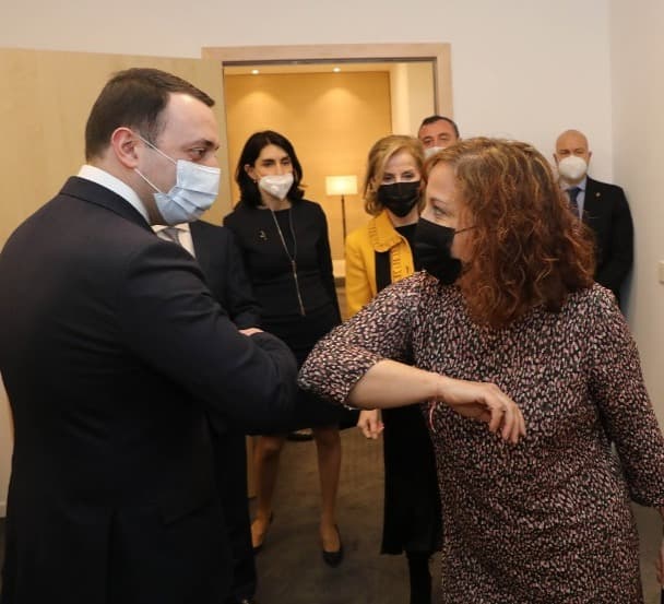 Frontnews image description