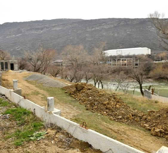 დიდი ოდენობით სახელმწიფო ქონების მოტყუებით დაუფლების ფაქტზე სამი პირი ამხილეს