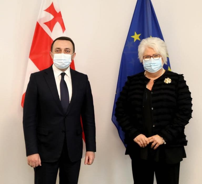 ირაკლი ღარიბაშვილმა და მარინა კალიურანდმა მიმდინარე პოლიტიკური ვითარება განიხილეს