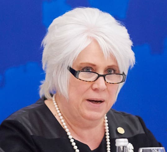 “ჩემი ერთადერთი რჩევაა, ქართველი ხალხის ინტერესები პოლიტიკურ ინტერესებზე მაღლა დააყენონ”