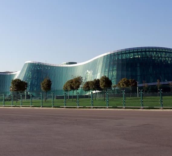 “ნაციონალური მოძრაობის“ ოფისის ფასადზე არსებული ბანერის დაზიანების ფაქტზე ერთი პირი დააკავეს