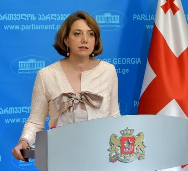 “ბორელმა თავზე ხელი გადაუსვა, მიშელმა საჯაროდ ყური არ აუწია, “იკამ“ კი გადაწყვიტა მისი წარმომადგენელი სახლში ხელცარიელი გაეშვა”