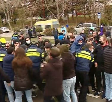 მძღოლების აქცია დაპირისპირებით და დაკავებებით დასრულდა