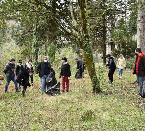 წყალტუბოს მუნიციპალიტეტში პროექტის “თანამშრომლობა სუფთა გარემოსთვის” წარმომადგენლებმა  დასუფთავების აქცია მოაწყვეს