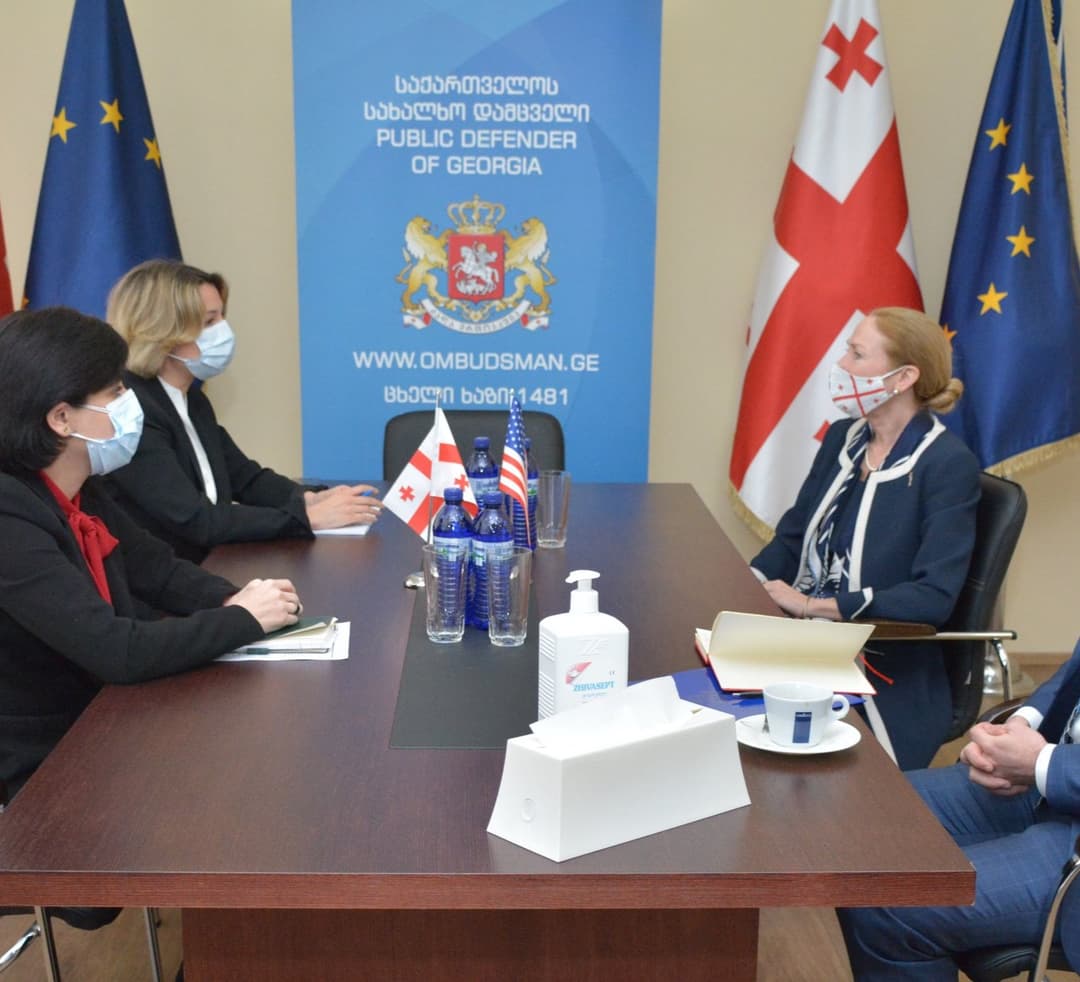 “აშშ-ის საელჩო შეშფოთებულია სახალხო დამცველის ოფისზე პოლიტიზირებული თავდასხმებით”