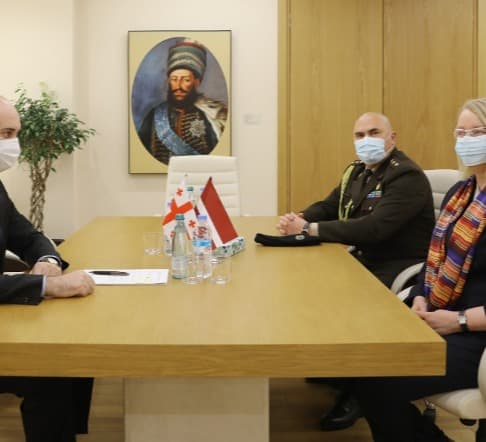 თავდაცვის მინისტრმა ლატვიის რესპუბლიკის ელჩს უმასპინძლა