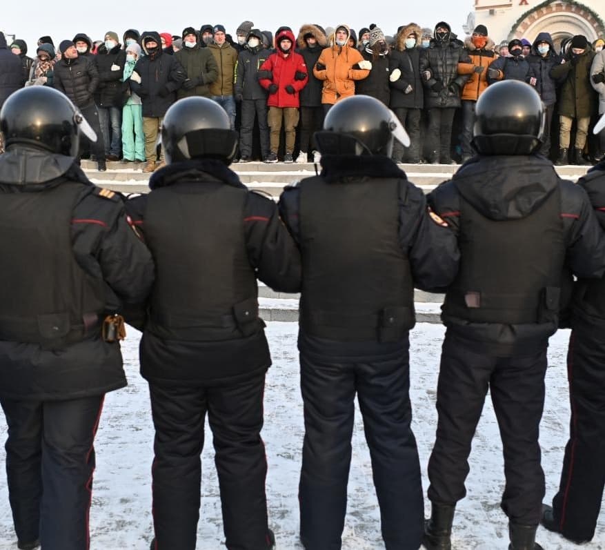 Navalny’s supporters gather half a million rally for a country without Putin