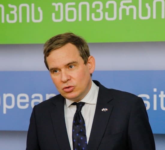 “გამონახონ პარტიებმა გამოსავალი და კონცენტრირდნენ იმ საკითხებზე, რაც ქვეყანას სჭირდება”