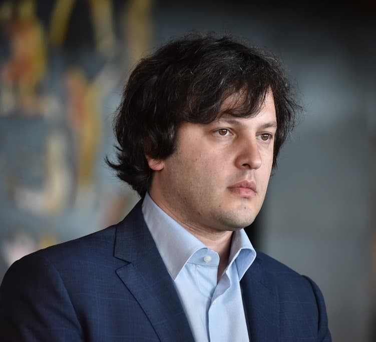 “როდესაც ერთი და იგივე ტონალობაში ახსენებ ამ ორ ადამიანს, ეს არის სპეკულაცია და შეურაცხყოფა”