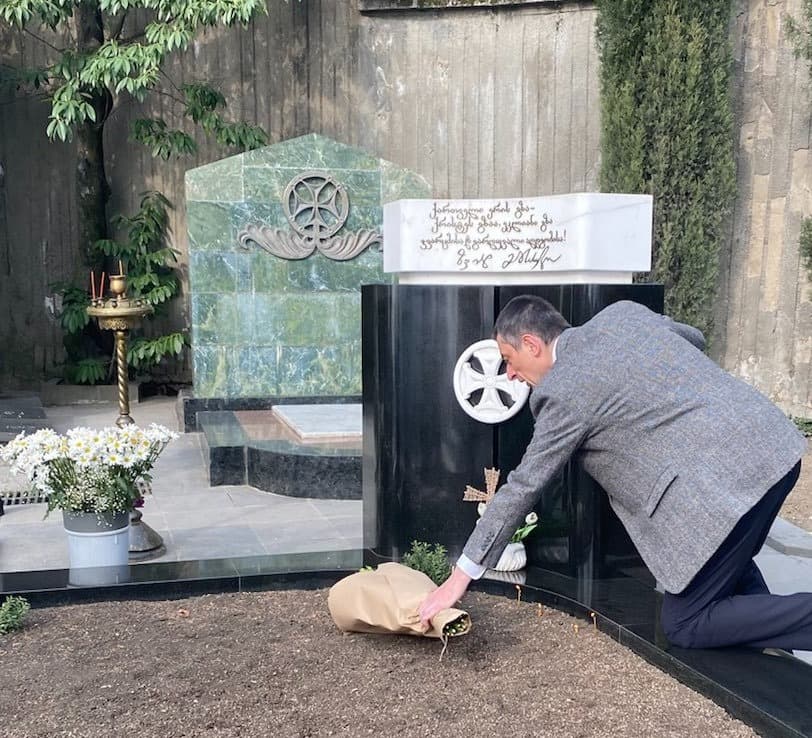 Frontnews image description