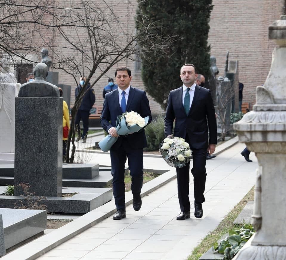 პრემიერ-მინისტრმა და პარლამენტის თავმჯდომარემ საქართველოს პირველი პრეზიდენტის ხსოვნას პატივი მიაგეს