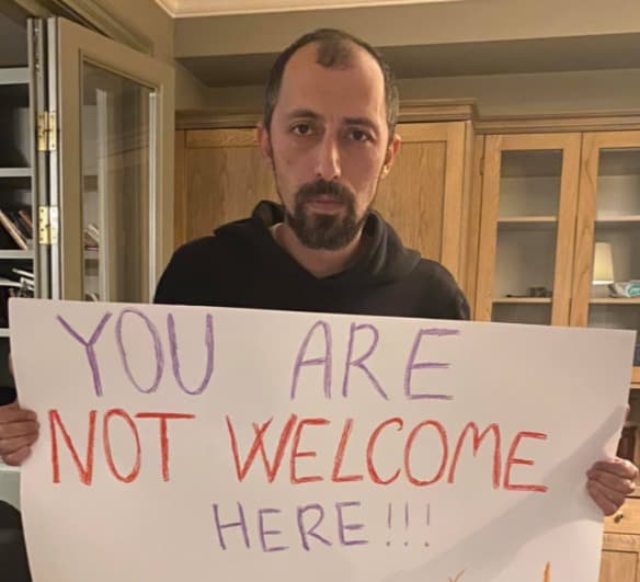 ვლადიმერ პოზნერის თბილისში ყოფნას აქტივისტები აპროტესტებენ