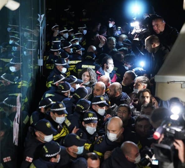 Frontnews image description