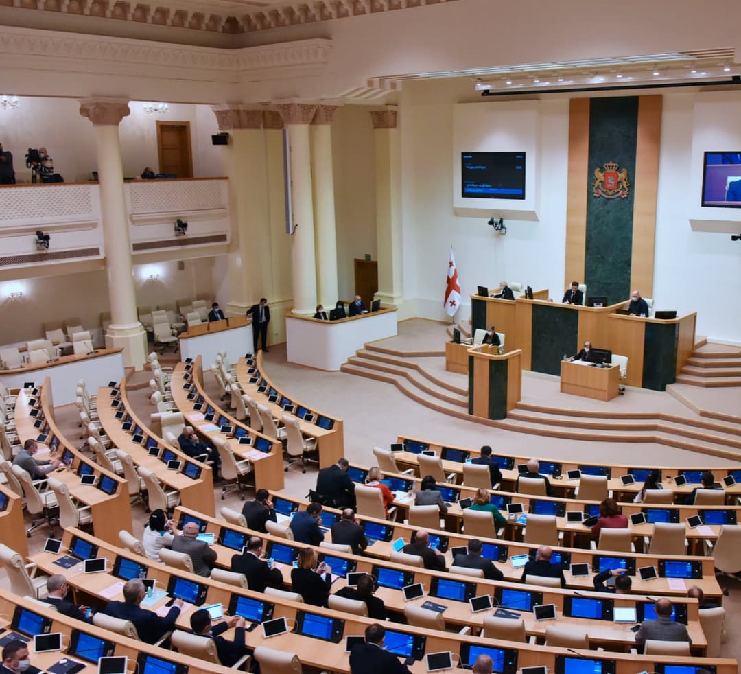 პარლამენტმა საერთო სასამართლოების შესახებ კანონში ცვლილებები მესამე მოსმენით დაამტკიცა