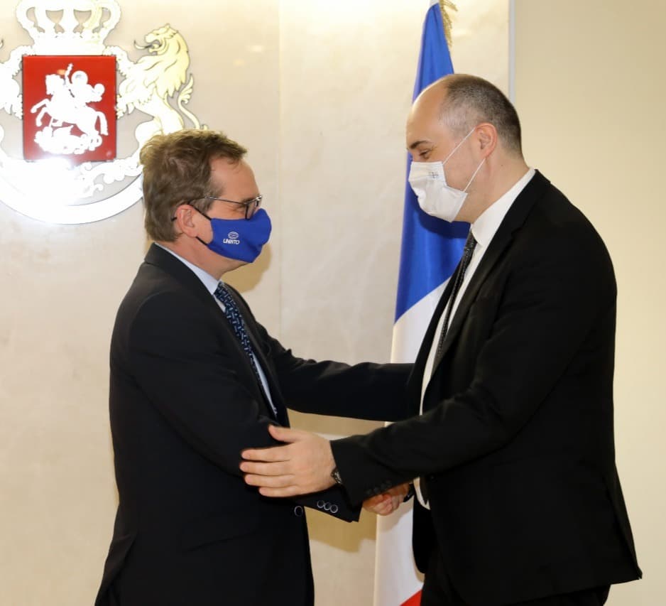 Frontnews image description