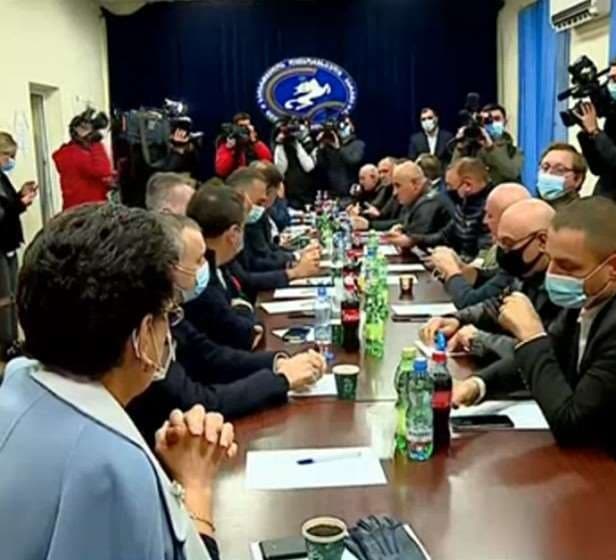 “ლეიბორისტული პარტიის” ოფისში ოპოზიციური პარტიის ლიდერები შეიკრიბებიან