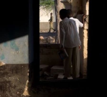 Suicide bomber blows up in Somalia, kills five