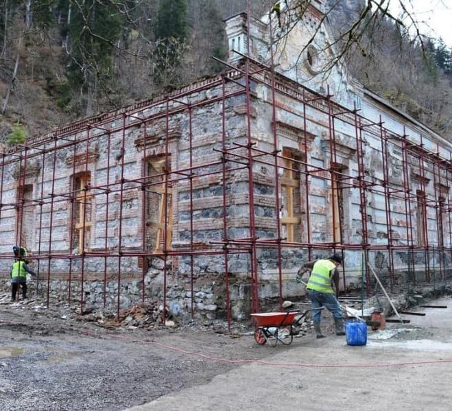 ბორჯომის ცენტრალურ პარკში ისტორიული ჰესის რეაბილიტაცია დაიწყო