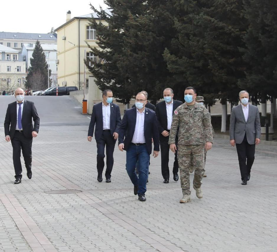 თავდაცვის ძალების მეთაურმა დეპუტატებს უმასპინძლა